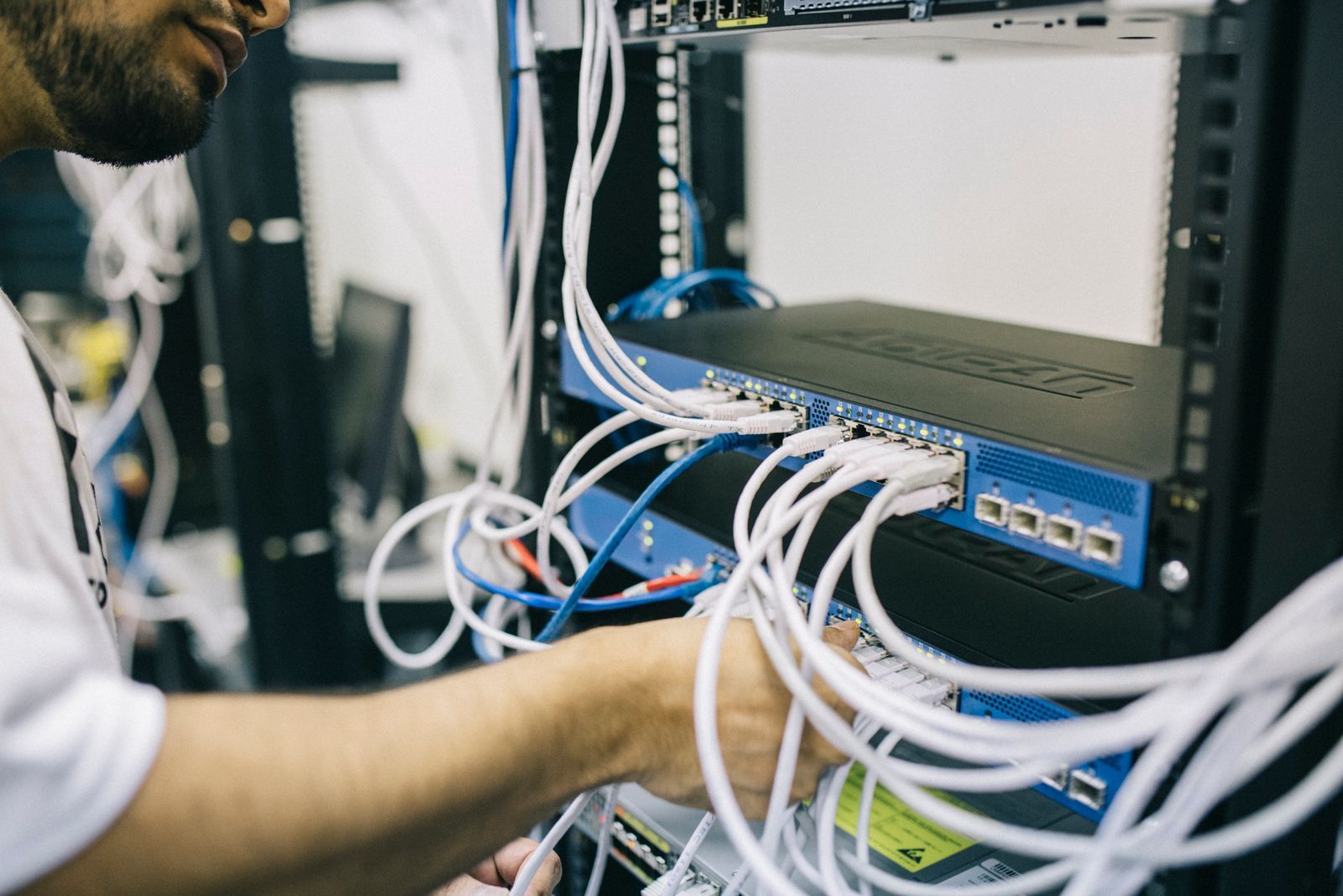 Server racks and structured cabling in a data centre